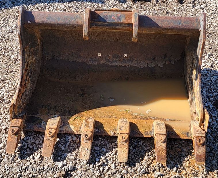 image for item HG9472 Bobcat CL3  excavator bucket