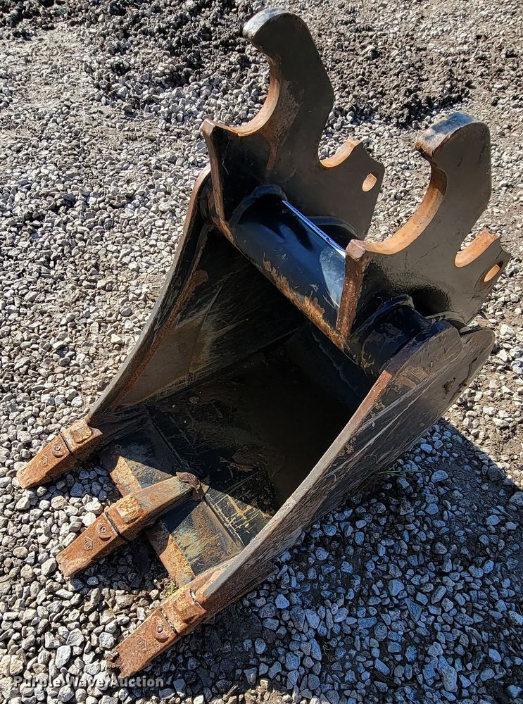 image for item HG9473 Kubota  excavator bucket