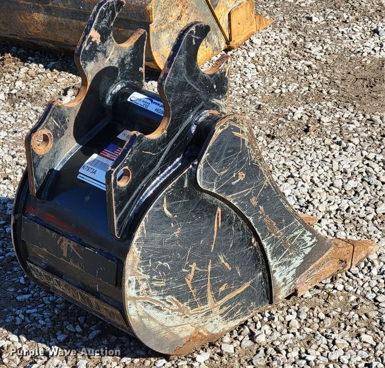 image for item HG9473 Kubota  excavator bucket