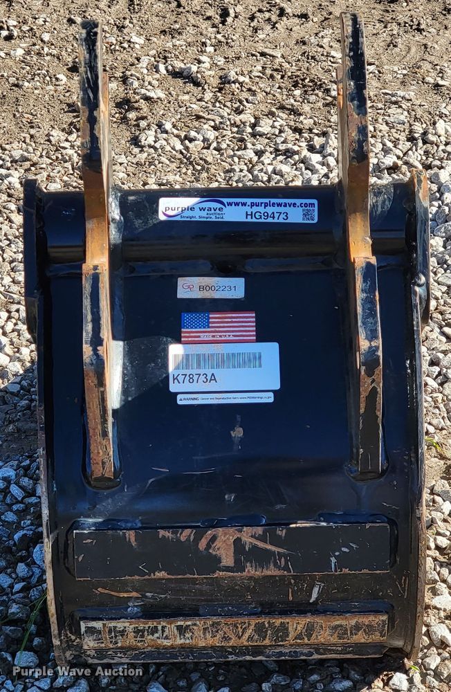 image for item HG9473 Kubota  excavator bucket