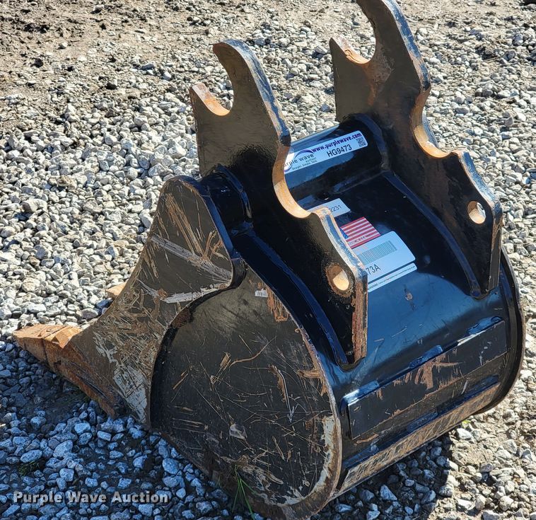 image for item HG9473 Kubota  excavator bucket