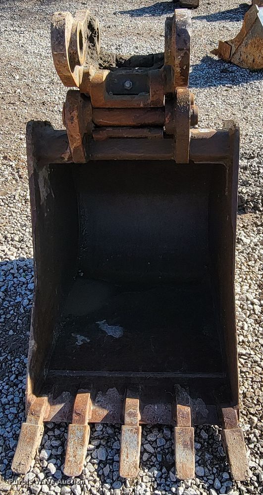 image for item HG9474 Bobcat 442  excavator bucket