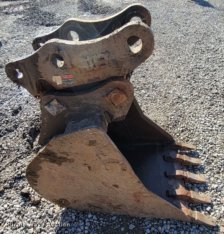 image for item HG9474 Bobcat 442  excavator bucket