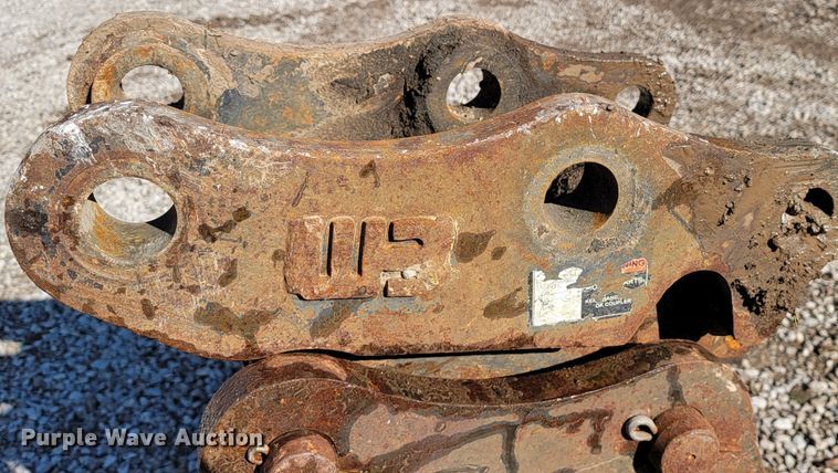 image for item HG9474 Bobcat 442  excavator bucket