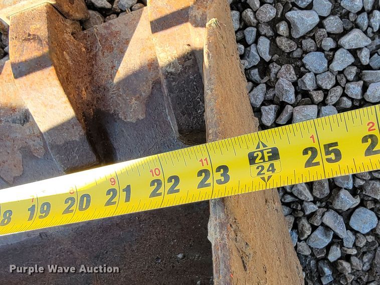 image for item HG9474 Bobcat 442  excavator bucket