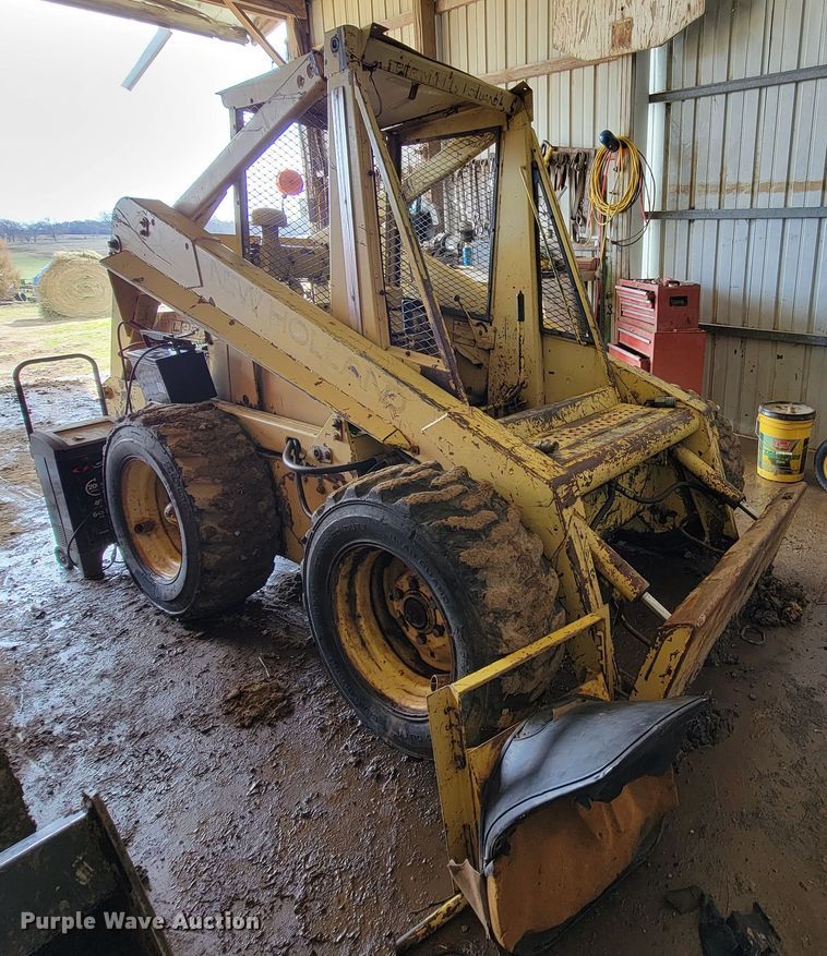 image for item HG9488 1977 New Holland L35  skid steer loader