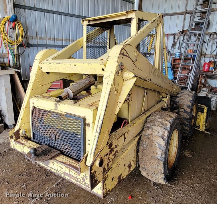 image for item HG9488 1977 New Holland L35  skid steer loader