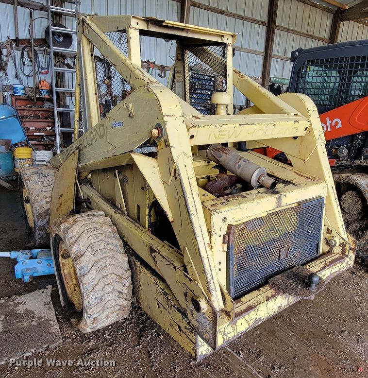 image for item HG9488 1977 New Holland L35  skid steer loader