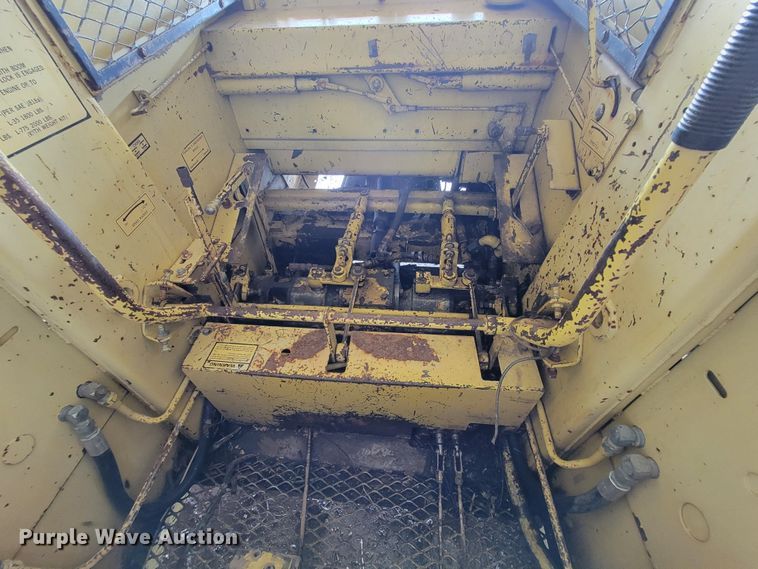 image for item HG9488 1977 New Holland L35  skid steer loader