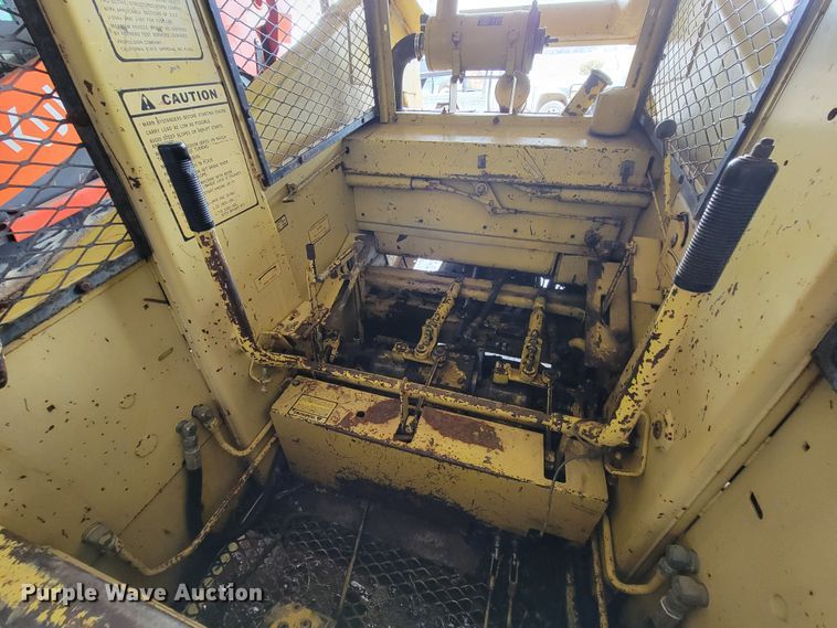 image for item HG9488 1977 New Holland L35  skid steer loader