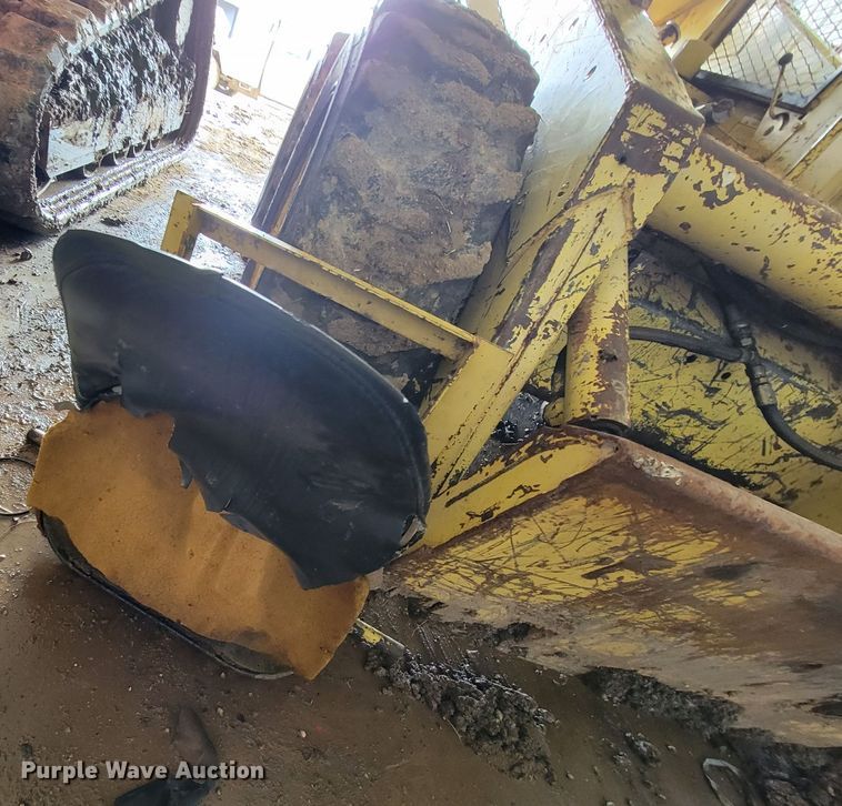 image for item HG9488 1977 New Holland L35  skid steer loader