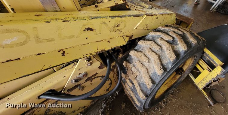 image for item HG9488 1977 New Holland L35  skid steer loader