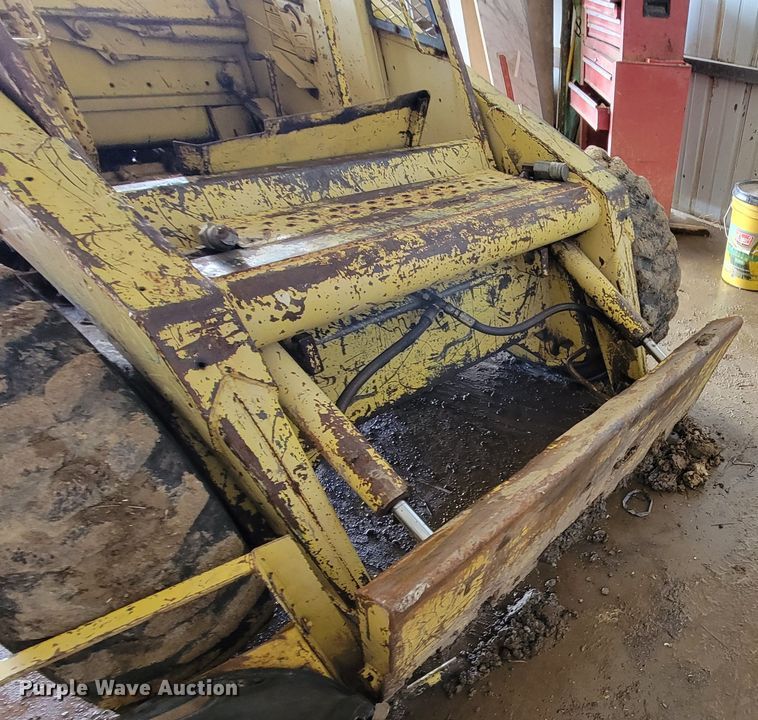 image for item HG9488 1977 New Holland L35  skid steer loader