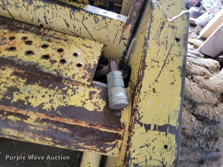 image for item HG9488 1977 New Holland L35  skid steer loader