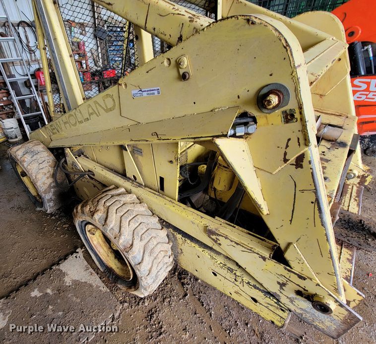 image for item HG9488 1977 New Holland L35  skid steer loader