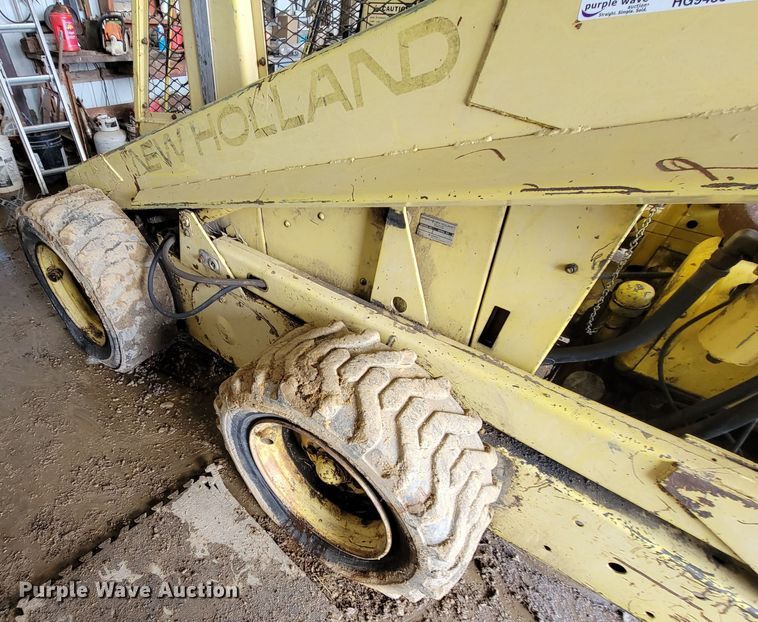 image for item HG9488 1977 New Holland L35  skid steer loader