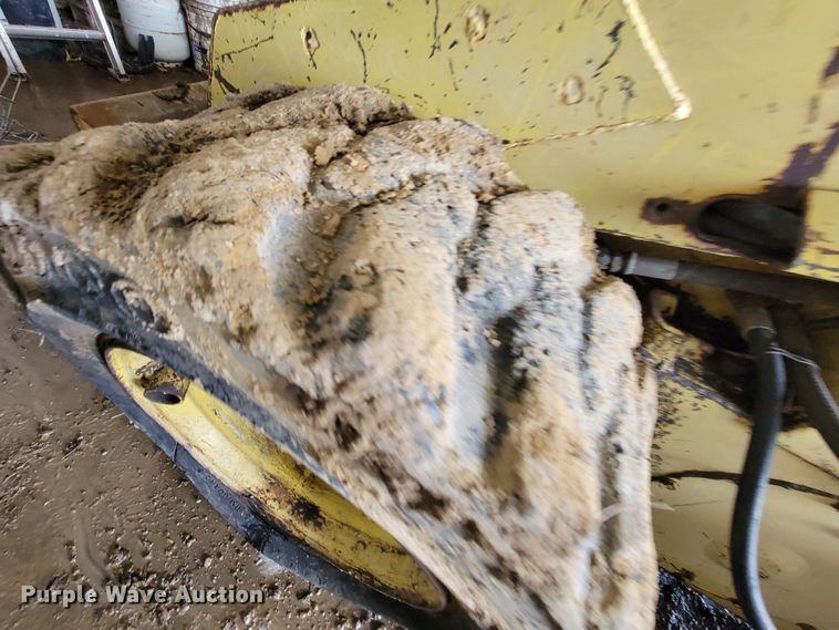 image for item HG9488 1977 New Holland L35  skid steer loader