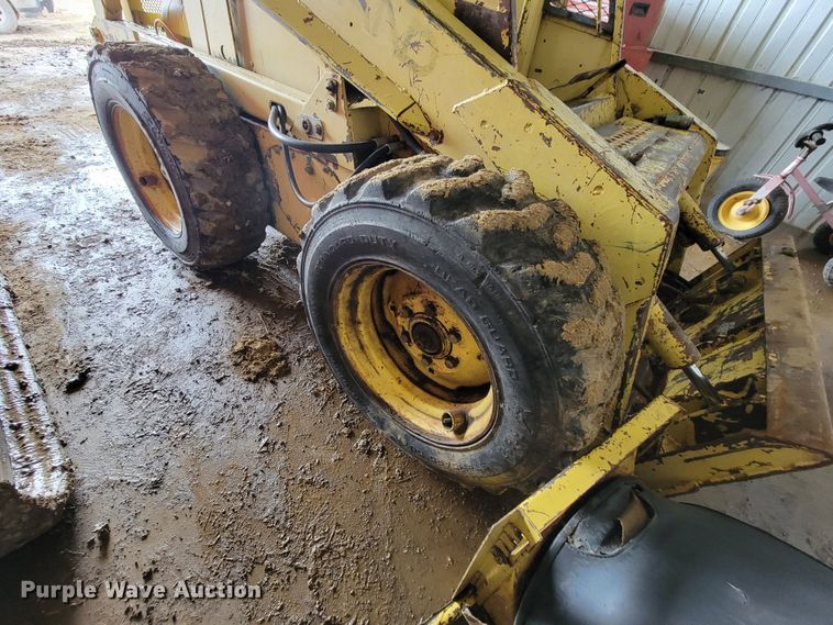 image for item HG9488 1977 New Holland L35  skid steer loader