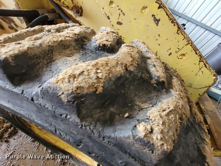 image for item HG9488 1977 New Holland L35  skid steer loader