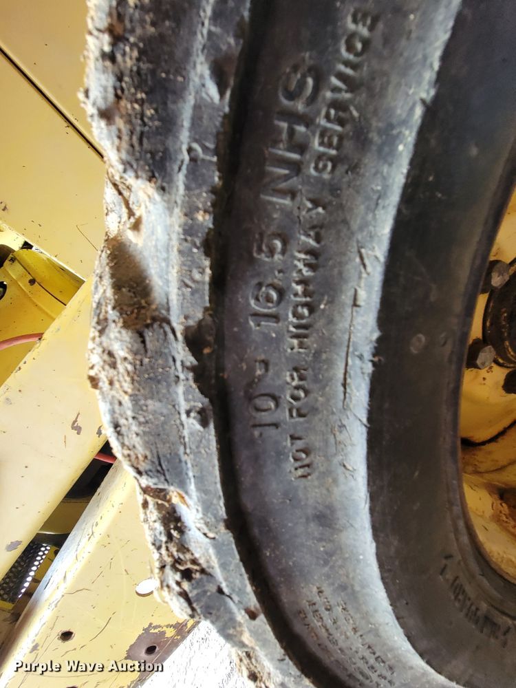 image for item HG9488 1977 New Holland L35  skid steer loader