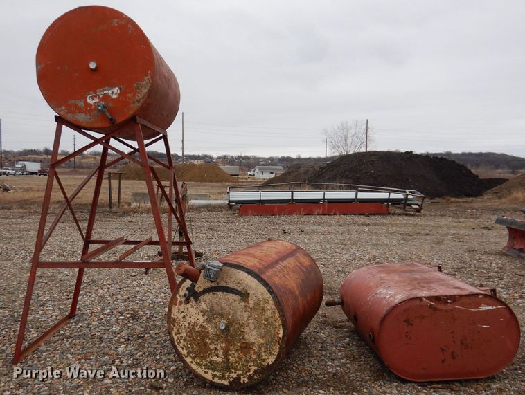 image for item IO9456 (3) fuel tanks