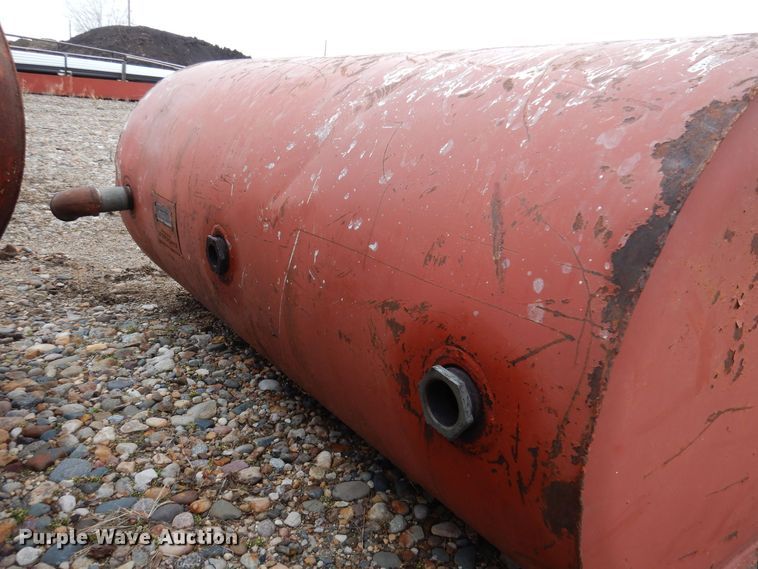 image for item IO9456 (3) fuel tanks