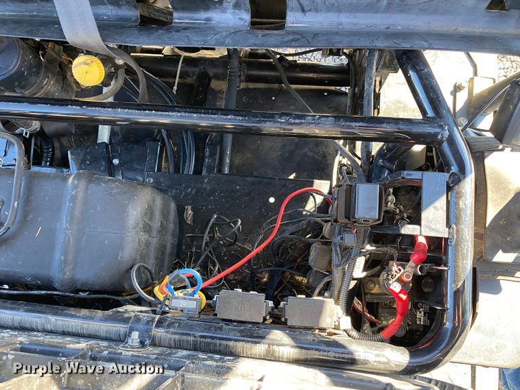 image for item JW9178 2015 Kawasaki Mule 4010  utility vehicle