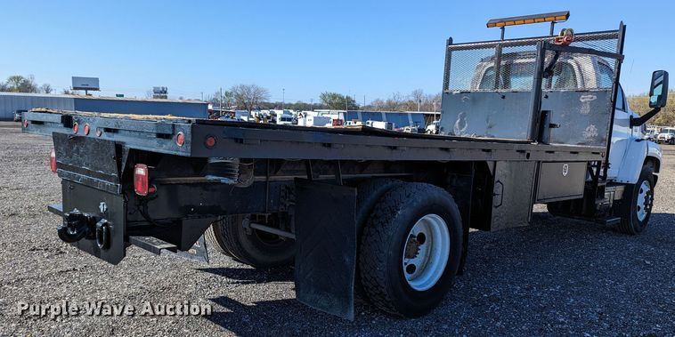 image for item KB9543 2006 Chevrolet C7500  flatbed truck