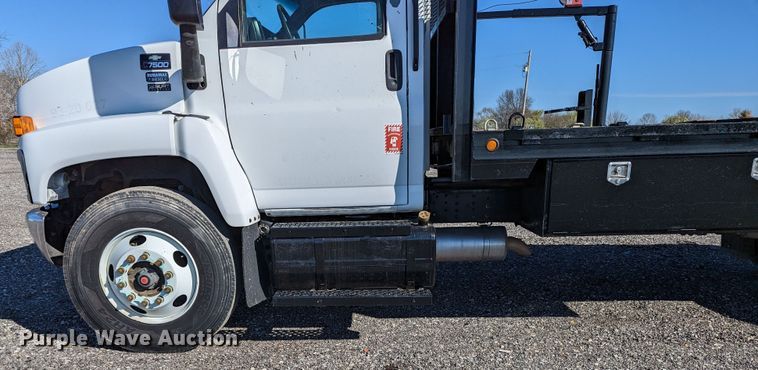 image for item KB9543 2006 Chevrolet C7500  flatbed truck