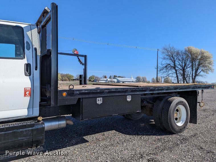 image for item KB9543 2006 Chevrolet C7500  flatbed truck