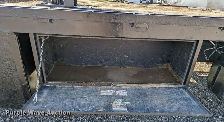 image for item KB9543 2006 Chevrolet C7500  flatbed truck