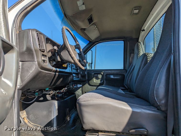 image for item KB9543 2006 Chevrolet C7500  flatbed truck