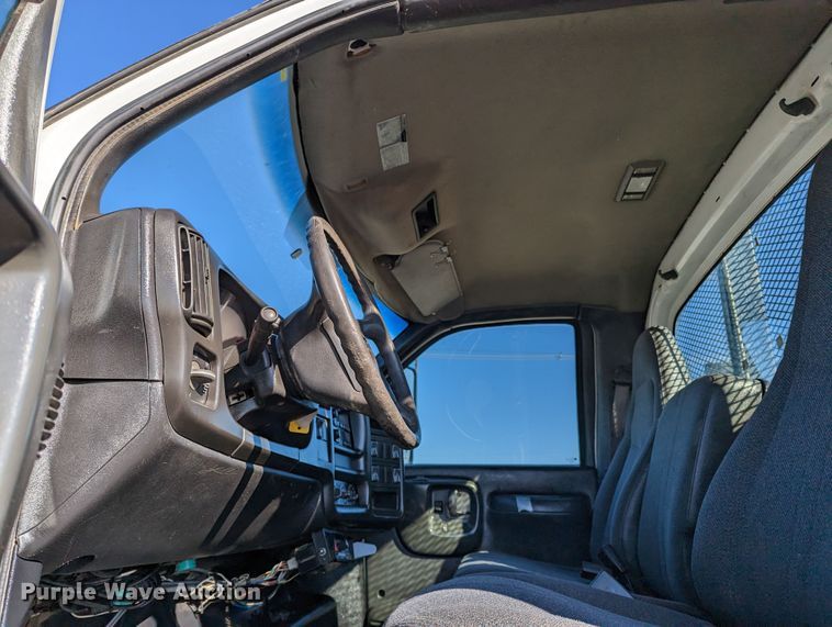 image for item KB9543 2006 Chevrolet C7500  flatbed truck