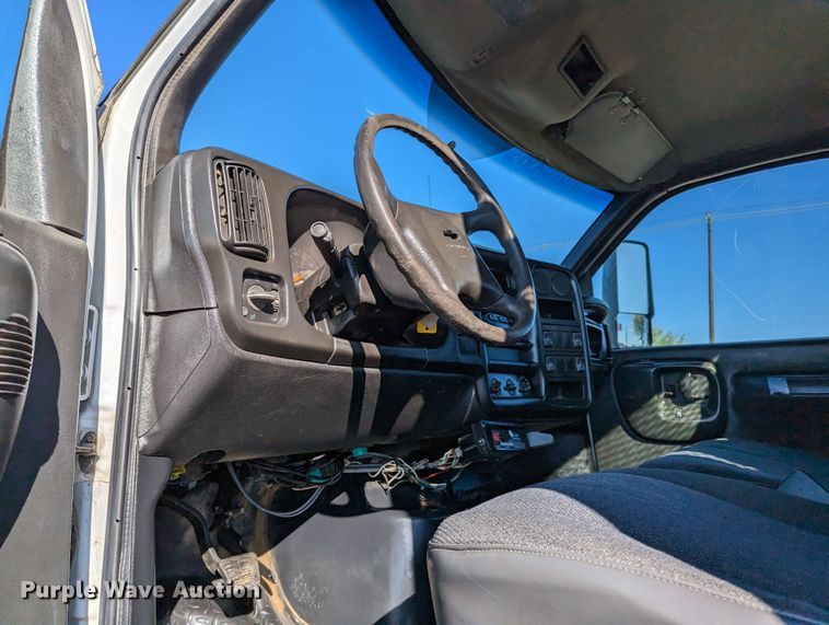 image for item KB9543 2006 Chevrolet C7500  flatbed truck