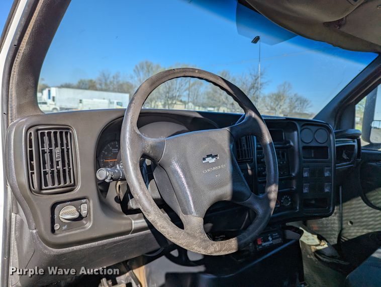 image for item KB9543 2006 Chevrolet C7500  flatbed truck