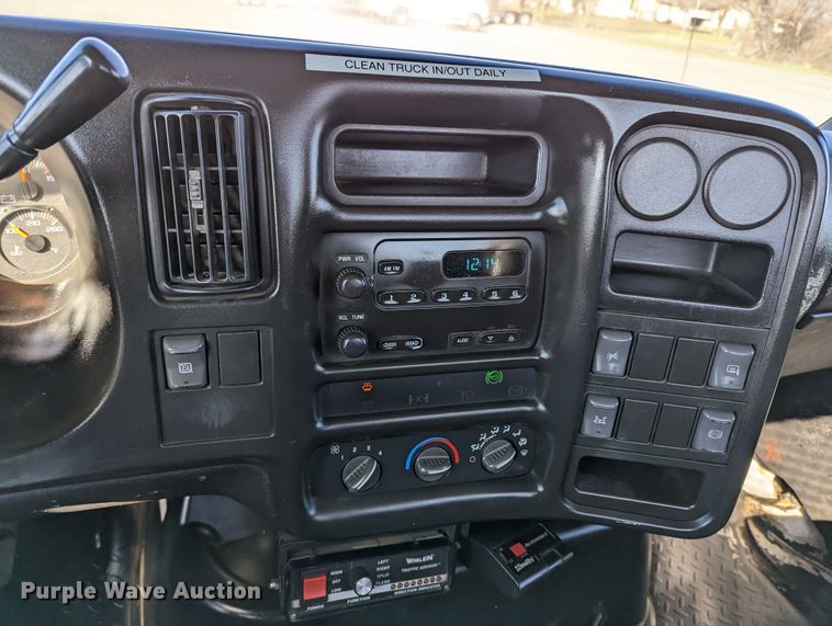 image for item KB9543 2006 Chevrolet C7500  flatbed truck