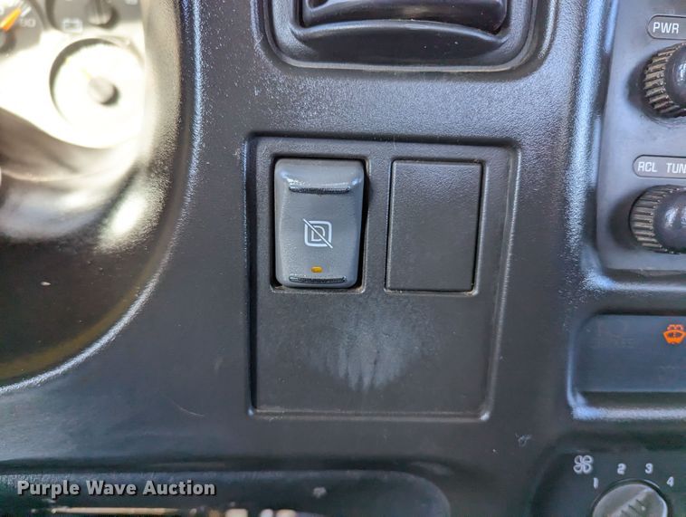 image for item KB9543 2006 Chevrolet C7500  flatbed truck