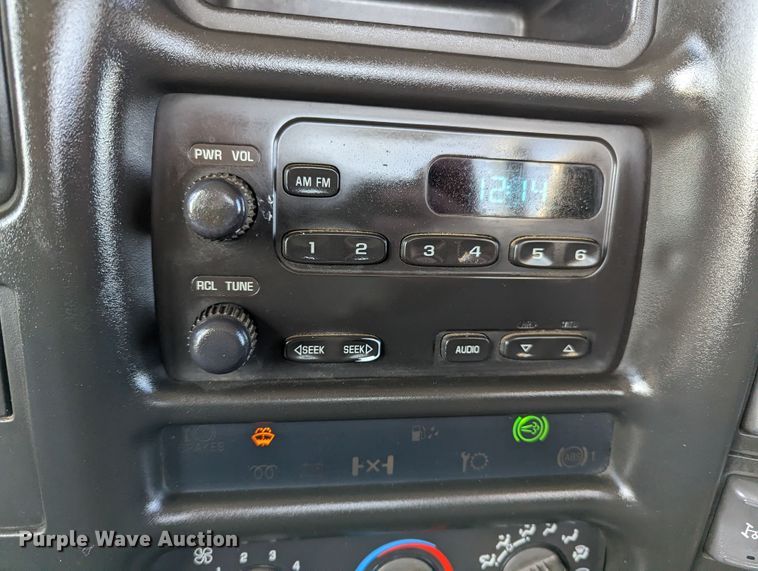 image for item KB9543 2006 Chevrolet C7500  flatbed truck