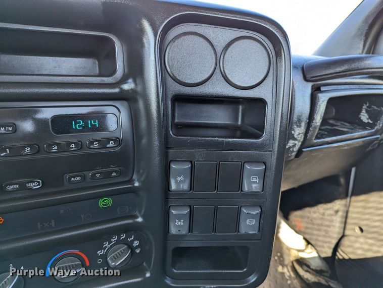 image for item KB9543 2006 Chevrolet C7500  flatbed truck