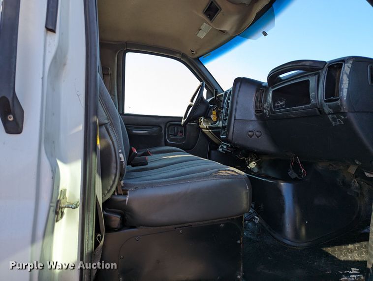 image for item KB9543 2006 Chevrolet C7500  flatbed truck