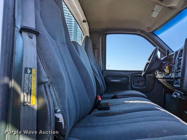 image for item KB9543 2006 Chevrolet C7500  flatbed truck