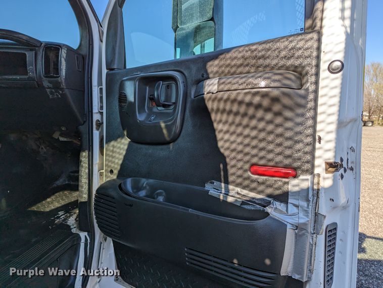 image for item KB9543 2006 Chevrolet C7500  flatbed truck