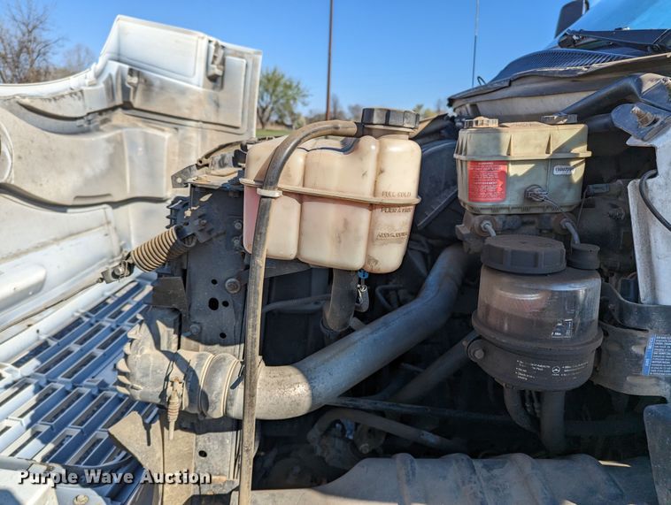 image for item KB9543 2006 Chevrolet C7500  flatbed truck