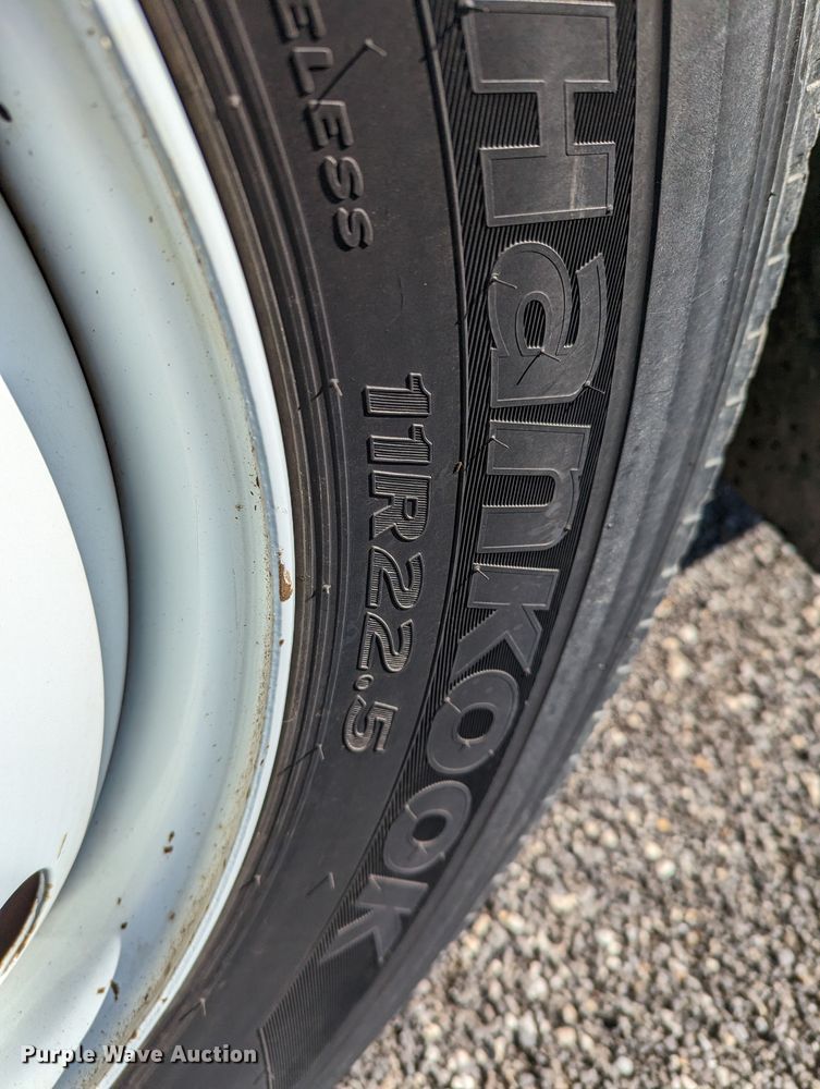 image for item KB9543 2006 Chevrolet C7500  flatbed truck