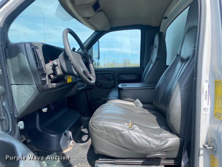 image for item KB9560 2008 GMC C5500  delivery truck