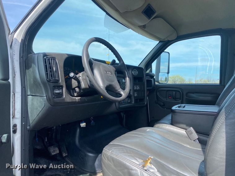 image for item KB9560 2008 GMC C5500  delivery truck