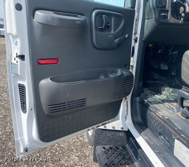 image for item KB9560 2008 GMC C5500  delivery truck