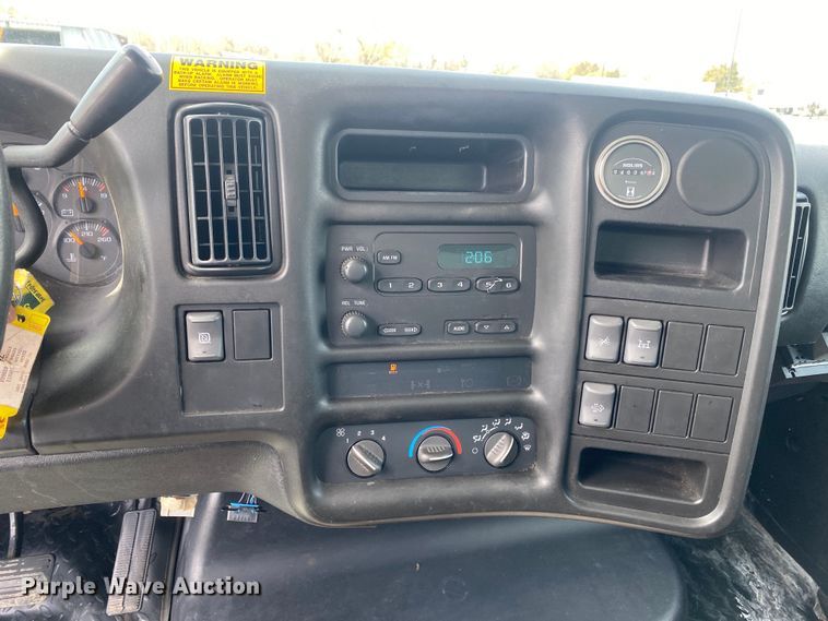 image for item KB9560 2008 GMC C5500  delivery truck