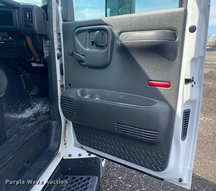 image for item KB9560 2008 GMC C5500  delivery truck