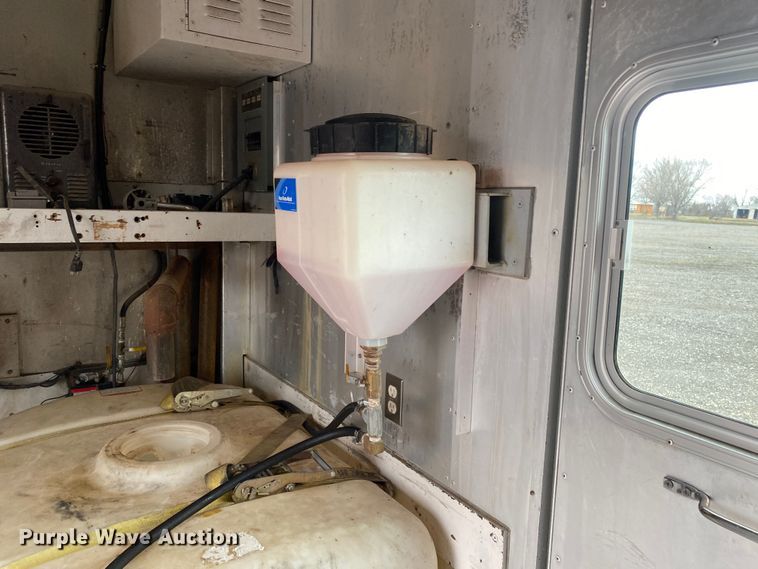 image for item KB9592 2004 International 4400  box truck